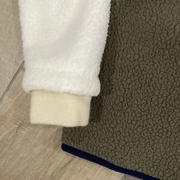 Vineyard Vines Colorblock Sherpa Zip Sweater - Picture 5 of 7